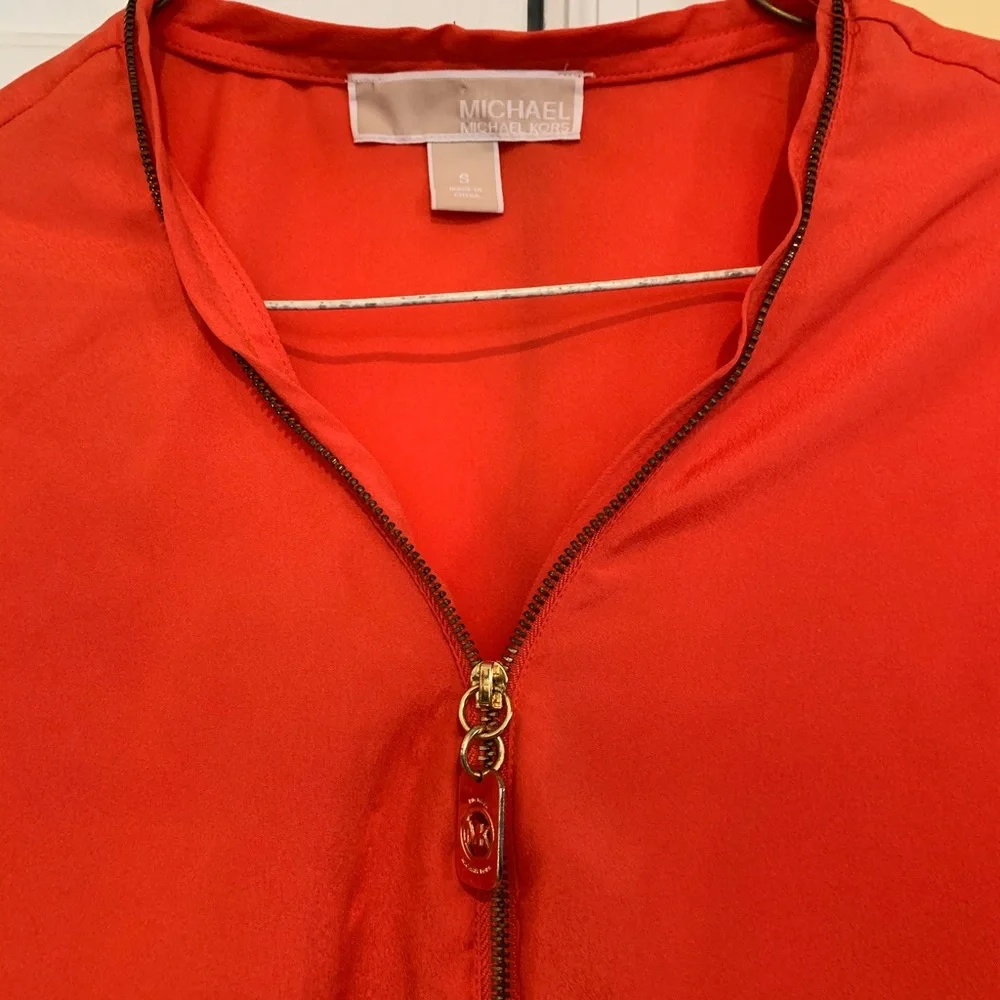 Michael‎ Kors beautiful sleeveless zipper blouse